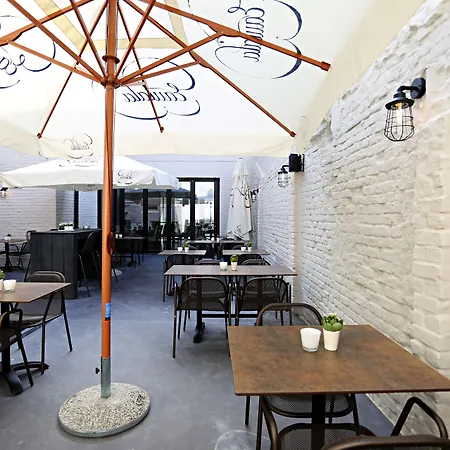 't Ponton Couette-café