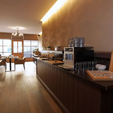 't Ponton Couette-café 4*